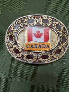 Canada Flag Oval Belt Buckle - Gold & Red